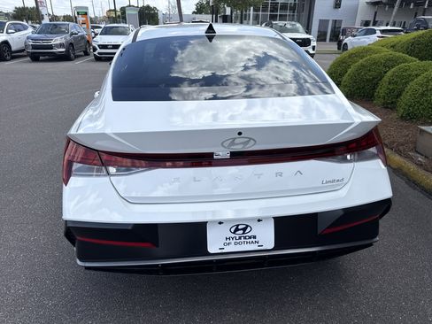 New 2026 Hyundai Elantra Limited FWD image 3