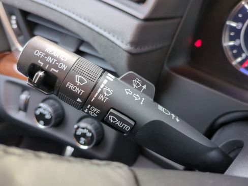 Used 2019 Cadillac Escalade ESV Luxury image 29