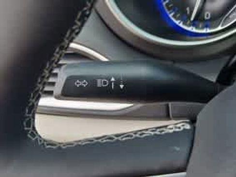 Used 2024 Chrysler Pacifica Touring-L FWD image 32
