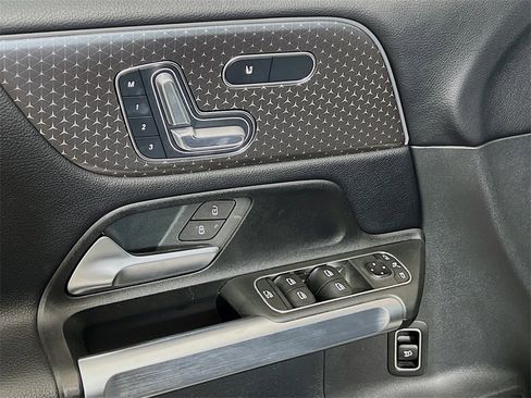 Used 2024 Mercedes-Benz GLB 250 image 19