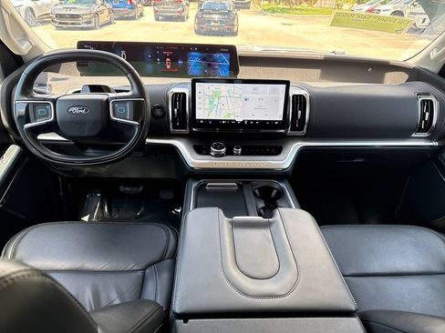 Used 2025 Ford Expedition Max Platinum AWD/4WD image 6
