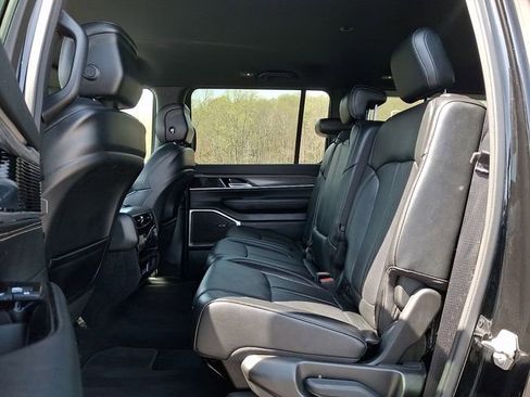 Used 2023 Jeep Wagoneer L Series III RWD image 10