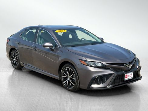 Used 2024 Toyota Camry SE w/ Cold Weather Package AWD/4WD image 7