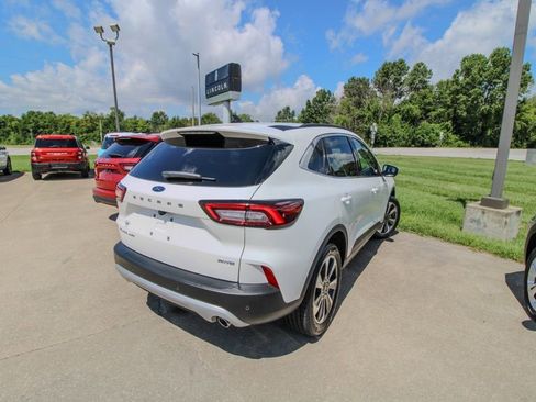 Used 2023 Ford Escape Platinum image 3