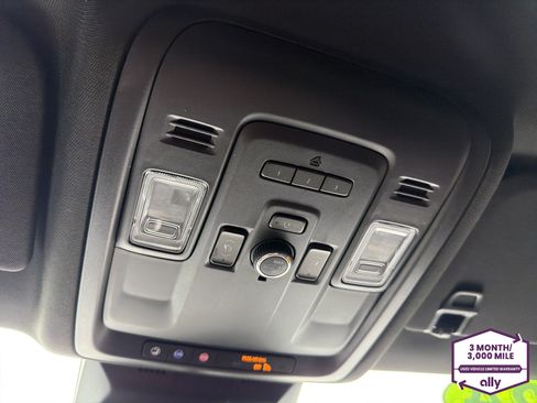 Used 2024 Cadillac Escalade ESV Luxury AWD/4WD image 22