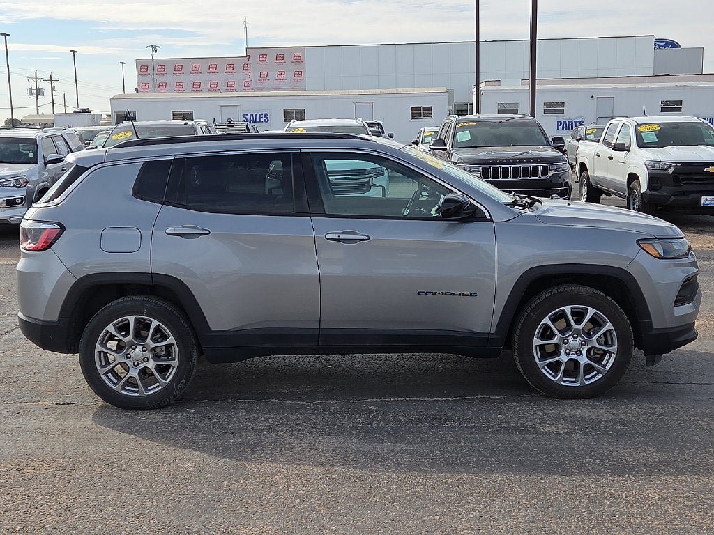 Used 2024 Jeep Compass Latitude AWD/4WD image 6