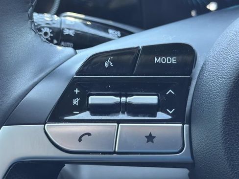 Used 2025 Hyundai Elantra SEL FWD image 22