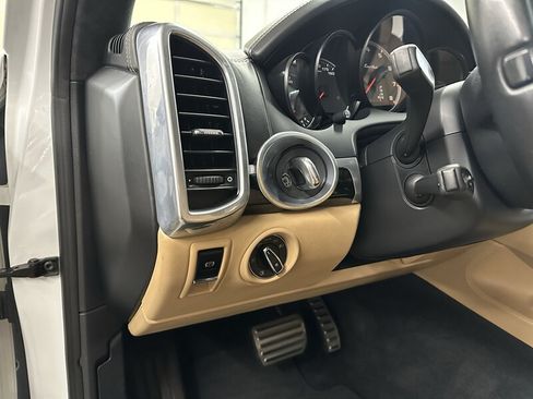 Used 2014 Porsche Cayenne Turbo AWD/4WD image 30