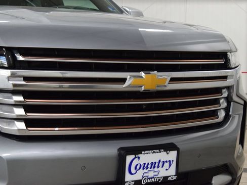Used 2024 Chevrolet Tahoe High Country AWD/4WD image 11