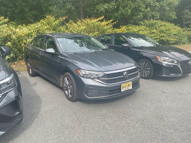 Used 2024 Volkswagen Jetta SE FWD image 1