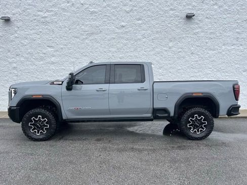 Used 2025 GMC Sierra 2500 AT4X image 3