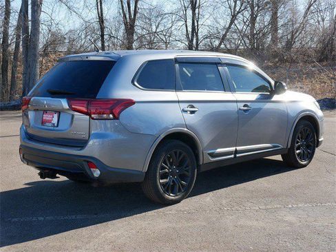 Used 2016 Mitsubishi Outlander SE image 7