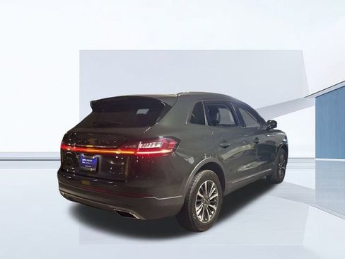 Used 2023 Lincoln Nautilus Standard image 3