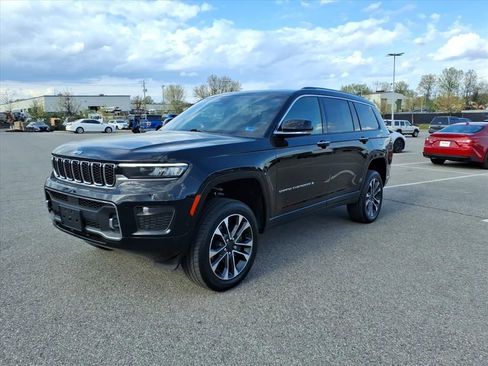 Used 2023 Jeep Grand Cherokee L Overland w/ Luxury Tech Group IV AWD/4WD image 9