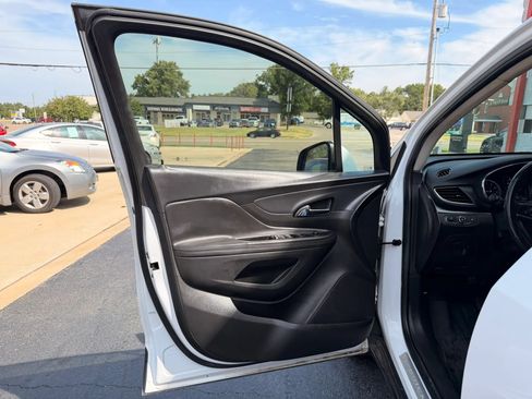 Used 2018 Buick Encore Essence FWD image 8