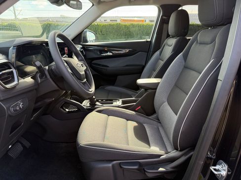 Used 2025 Chevrolet TrailBlazer LT image 24