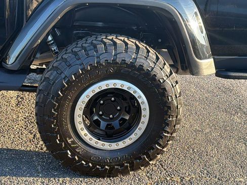 Used 2024 Jeep Gladiator Rubicon AWD/4WD image 8