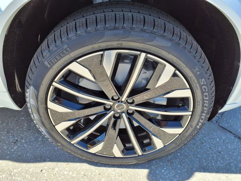 New 2026 Volvo XC90 B6 Ultra w/ Protection Package Premier image 9