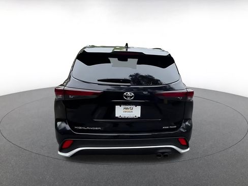 Used 2025 Toyota Highlander XSE AWD/4WD image 12