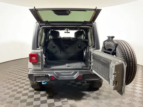 Used 2022 Jeep Wrangler Unlimited Sahara w/ Cold Weather Group AWD/4WD image 17