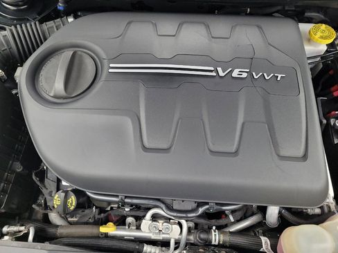 Used 2019 Jeep Cherokee Limited w/ Technology Group image 30