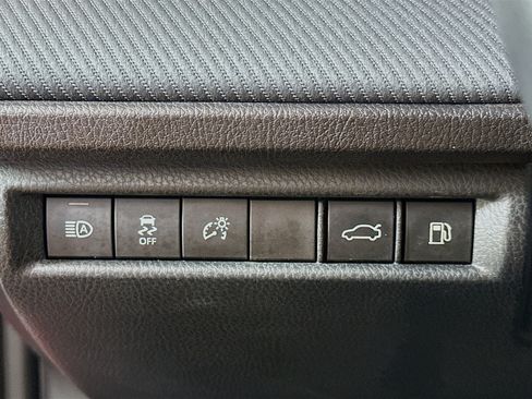 Used 2025 Toyota Camry SE FWD image 17