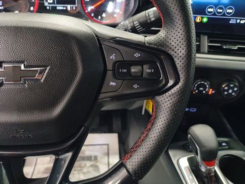 Used 2025 Chevrolet Trax RS FWD image 17