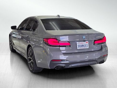 Used 2022 BMW 530e w/ Premium Package image 4