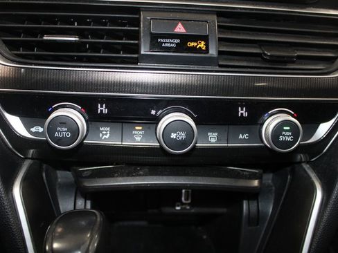 Used 2018 Honda Accord Sport image 27