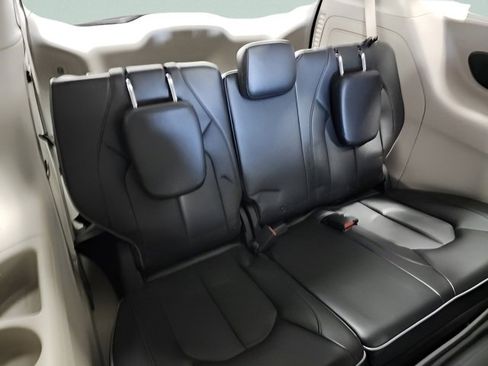 Used 2017 Chrysler Pacifica Limited w/ UConnect Theater Package image 20