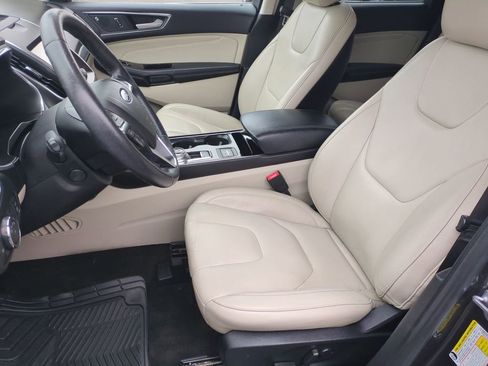 Used 2020 Ford Edge Titanium image 16