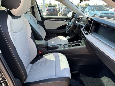 New 2025 Volkswagen Tiguan SE image 15