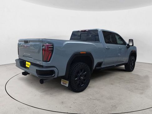 Used 2025 GMC Sierra 2500 AT4 w/ AT4 Premium Plus Package AWD/4WD image 5
