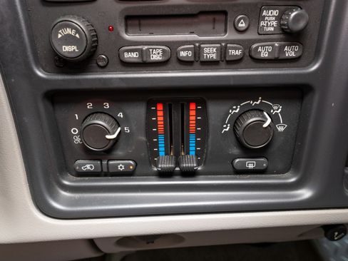 Used 2004 Chevrolet Silverado 1500 w/ Light Duty Power Package image 17