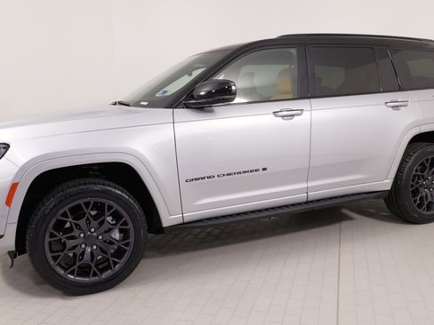Used 2023 Jeep Grand Cherokee L Summit w/ High Altitude Package image 1