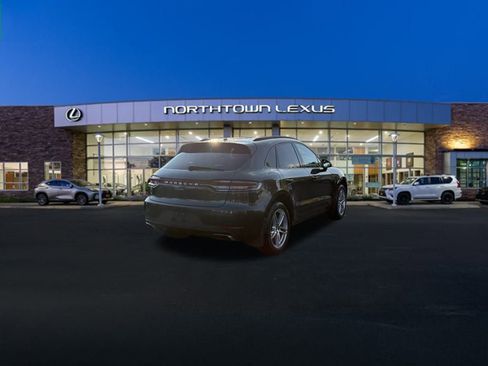 Used 2021 Porsche Macan image 24