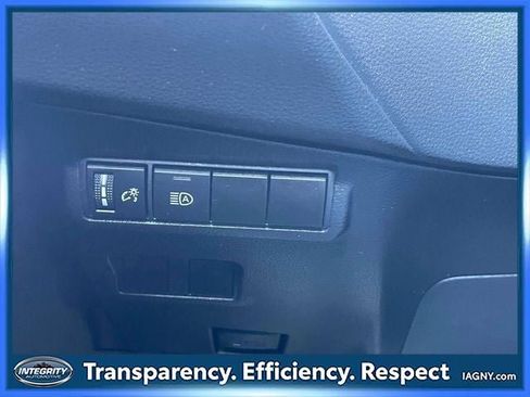 Used 2025 Toyota Corolla Cross XLE AWD/4WD image 19