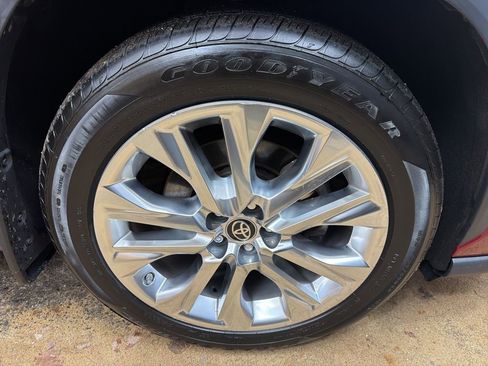 Used 2021 Toyota Highlander Limited image 38