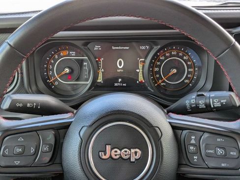 Used 2025 Jeep Wrangler Unlimited Rubicon AWD/4WD image 28