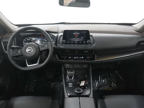Used 2021 Nissan Rogue SV w/ Premium Package image 16
