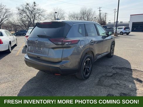 Used 2025 Nissan Rogue SV image 5