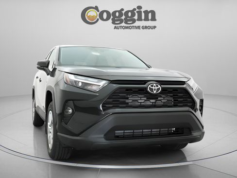 Certified 2025 Toyota RAV4 LE image 28