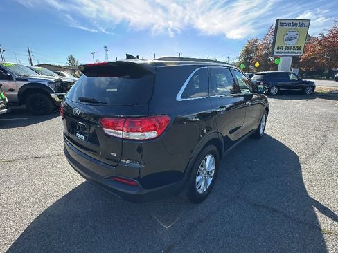 Used 2016 Kia Sorento LX AWD/4WD image 4