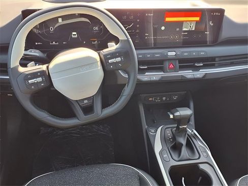 New 2025 Kia K4 GT-Line image 5