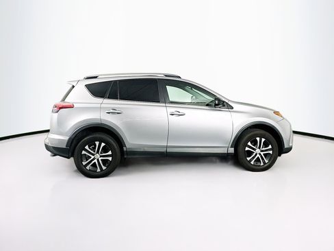 Used 2018 Toyota RAV4 LE image 10