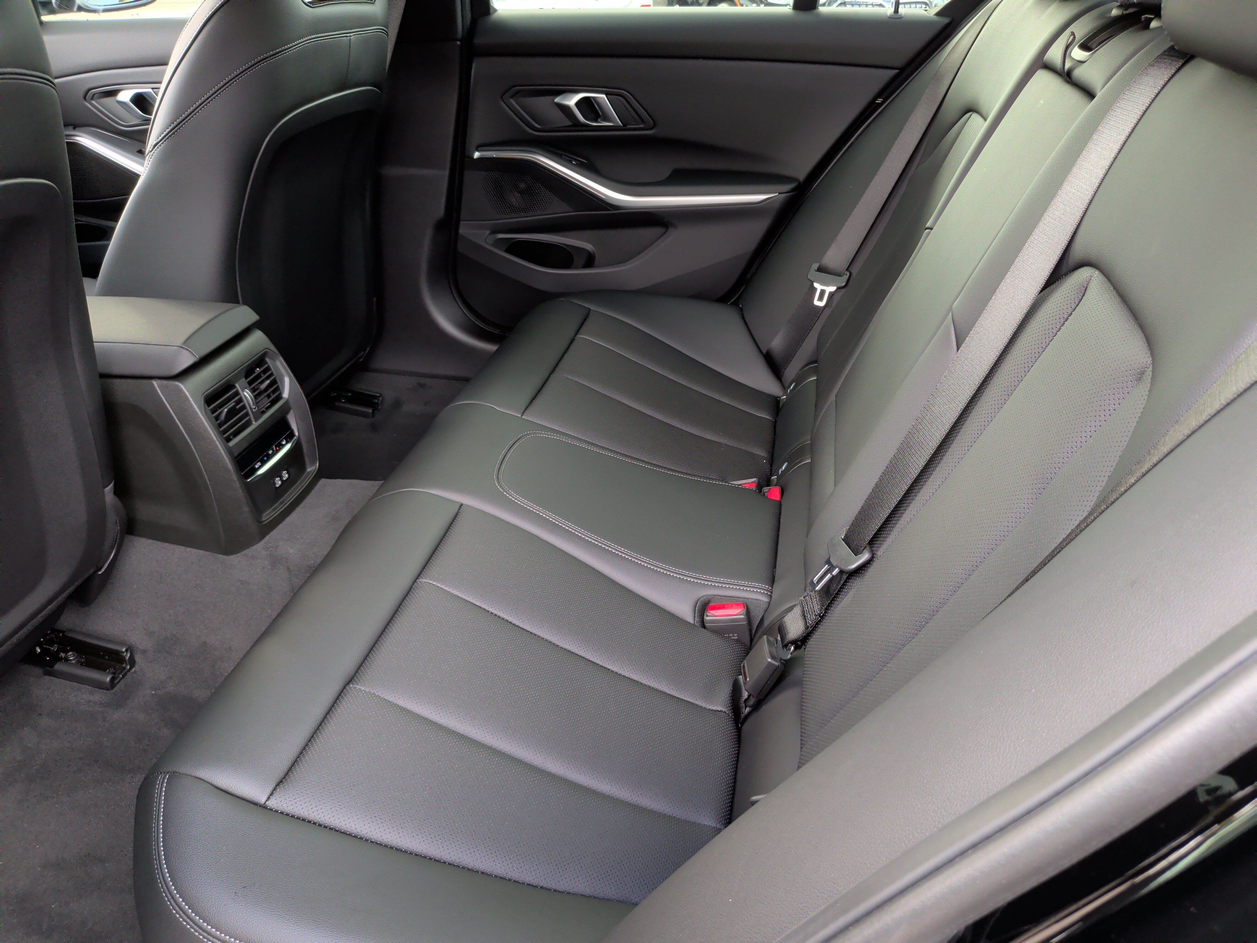 Certified 2026 BMW 330i Sedan w/ Convenience Package RWD image 32