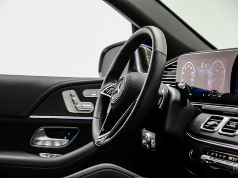 Used 2024 Mercedes-Benz Maybach GLS 600 4MATIC image 63