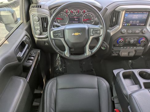 Used 2022 Chevrolet Silverado 2500 LT w/ Convenience Package image 4