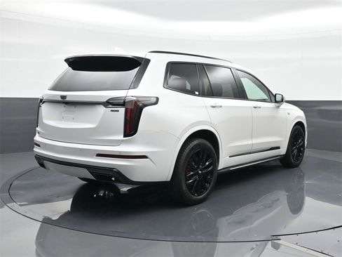 Certified 2023 Cadillac XT6 Sport w/ LPO, ONYX Package image 13