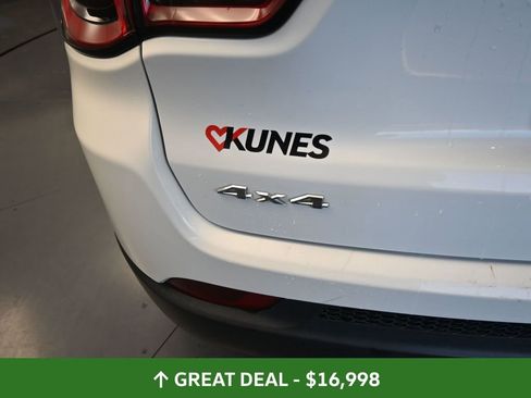 Used 2023 Jeep Compass Latitude image 21